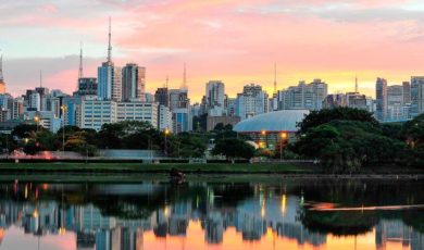 Aluguel de Van para Citytour em São Paulo